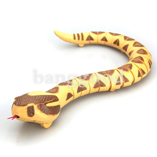 Sunshine 777 27 MHz Animal Lifelike Radio Controlled Rattlesnake