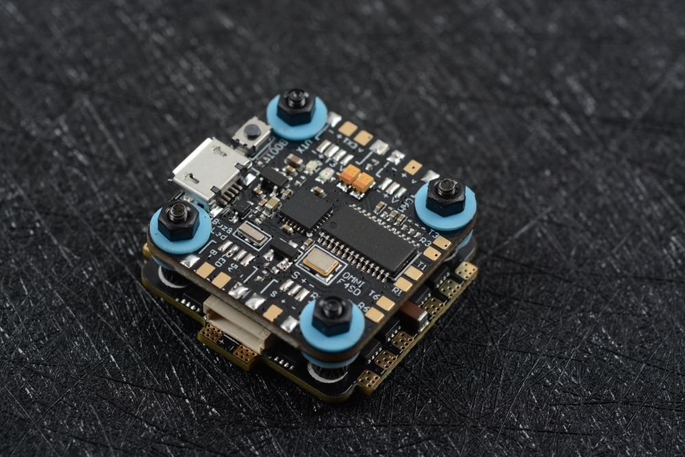 Skystarts Mini TurboS F4 Flight Controller Built In OSD 5V 2A BEC & 20A BLHeli_S 4 IN 1 ESC 20x20mm