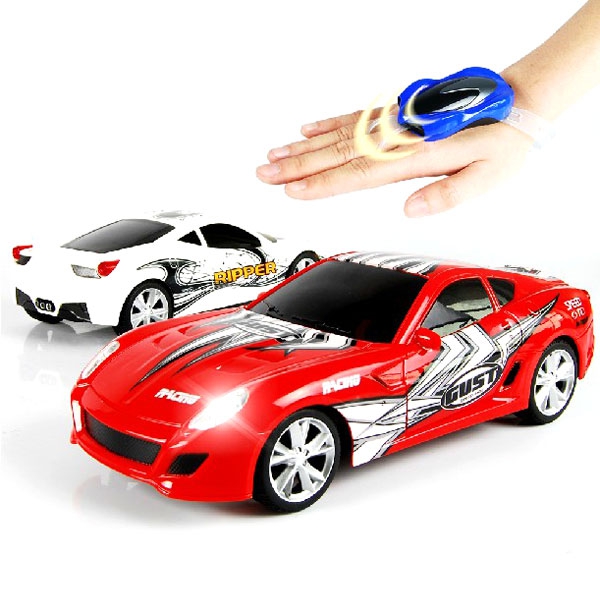 2.4G 4WD 1:16 Horizontal Gypro Hand Remote Racing RC Car